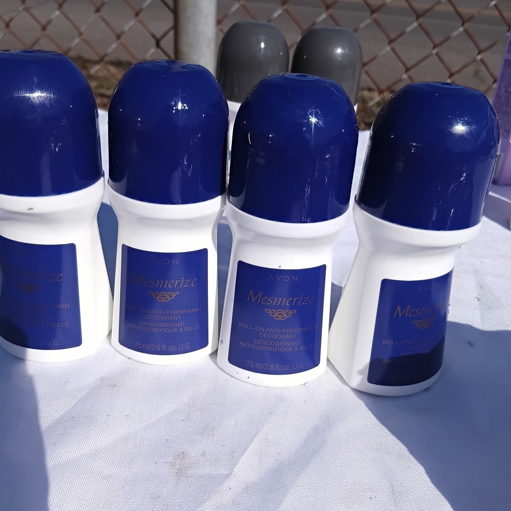Avon Mesmerize Deodorant in Blue and White